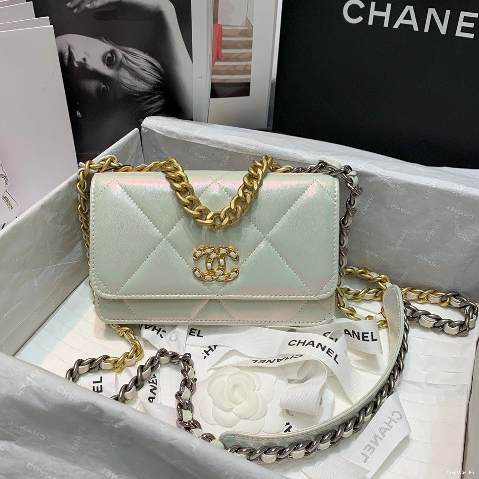 Firstbag Ru CHANEL19 ON WALLET CHAIN 0727